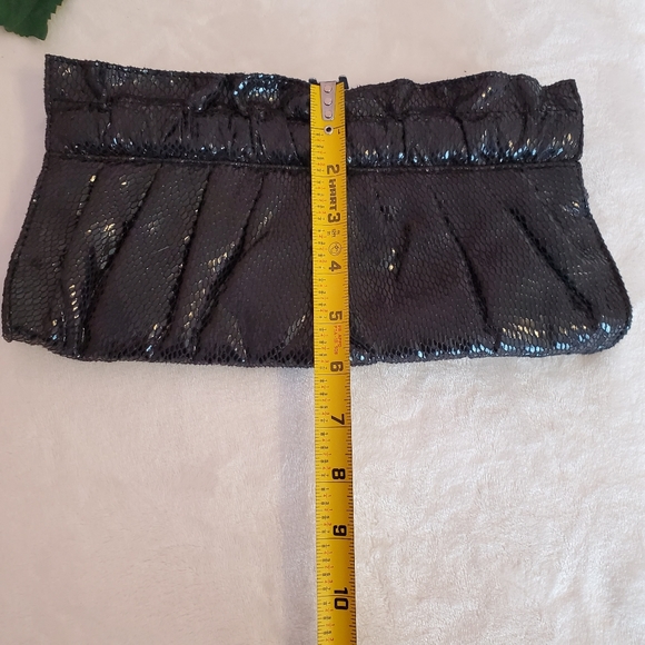 EXPRESS BLACK FAUX SNAKESKIN CLUTCH - Picture 4 of 5